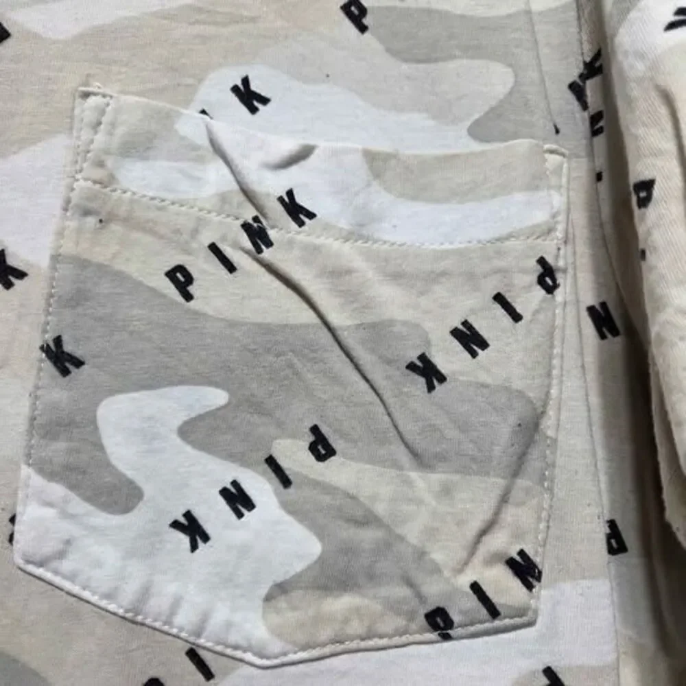Victoria's Secret PINK Large gray camo short sleeve pocket tshirt like new - Picture 4 of 5